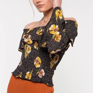 🎉1 MEDIUM LEFT! Floral Off Shoulder Top